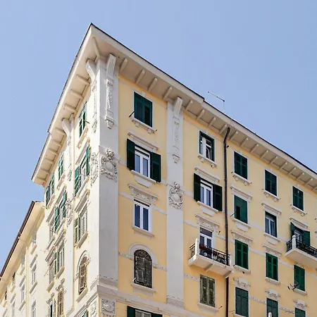 Comfort & Space With Parking Near Center *