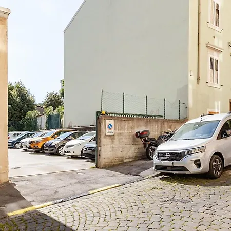 Lägenhet Comfort & Space With Parking Near Center Trieste
