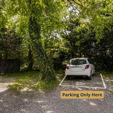 Comfort & Space With Parking Near Center Διαμέρισμα *