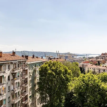Lägenhet Comfort & Space With Parking Near Center Trieste
